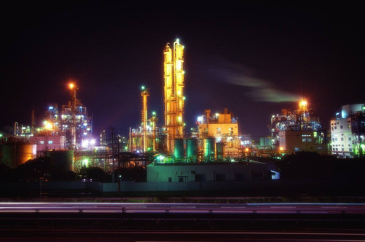 化学プラントの夜景