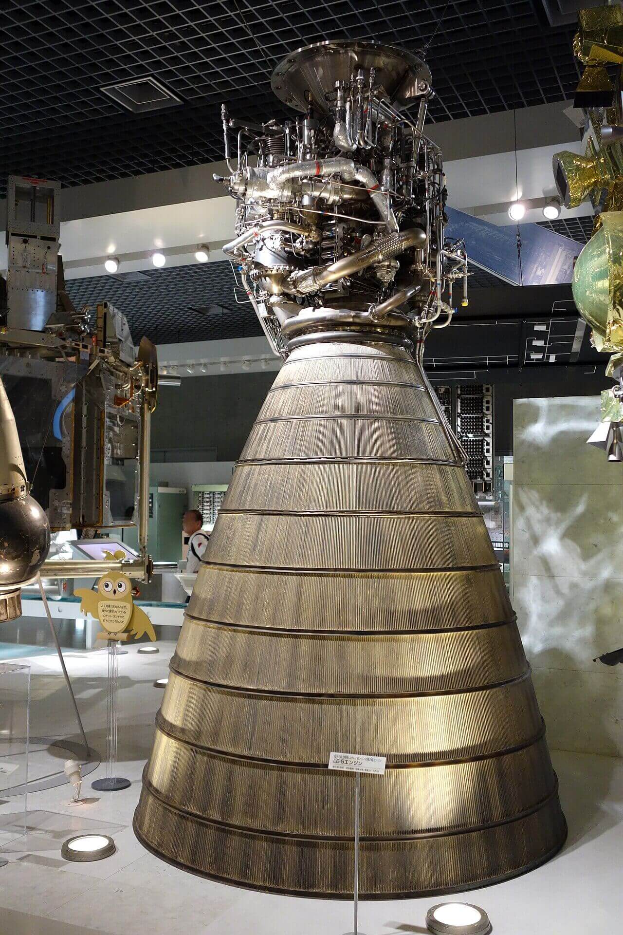 国立科学博物館に展示されたLE-5エンジン